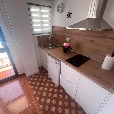 Appartement Lidia Planta 1, La Carihuela 1ª Linea Playa, Vistas Mar, 1 Dormitorio, 52 M2, 1-3 Huesped, Amplio Balcon, Wifi Torremolinos