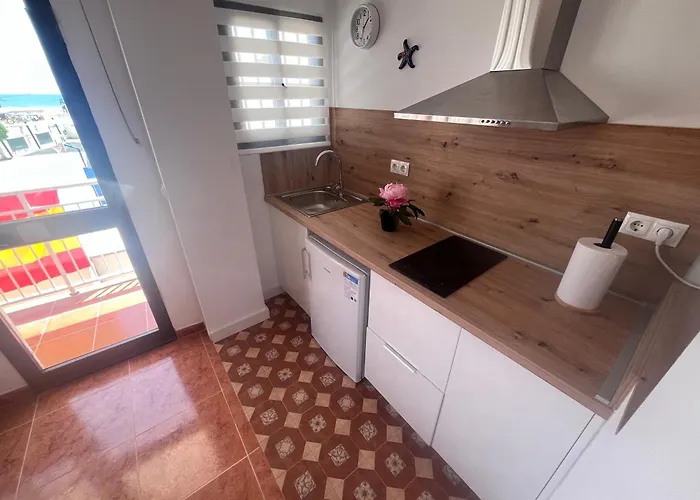 Apartamento Lidia Planta 1, La Carihuela 1ª Linea Playa, Vistas Mar, 1 Dormitorio, 52 M2, 1-3 Huesped, Amplio Balcon, Wifi Torremolinos