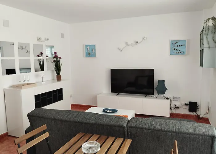 Apartamento Lidia Planta 1, La Carihuela 1ª Linea Playa, Vistas Mar, 1 Dormitorio, 52 M2, 1-3 Huesped, Amplio Balcon, Wifi *