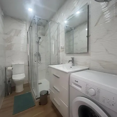 Apartament Lidia Planta 1, La Carihuela 1ª Linea Playa, Vistas Mar, 1 Dormitorio, 52 M2, 1-3 Huesped, Amplio Balcon, Wifi *